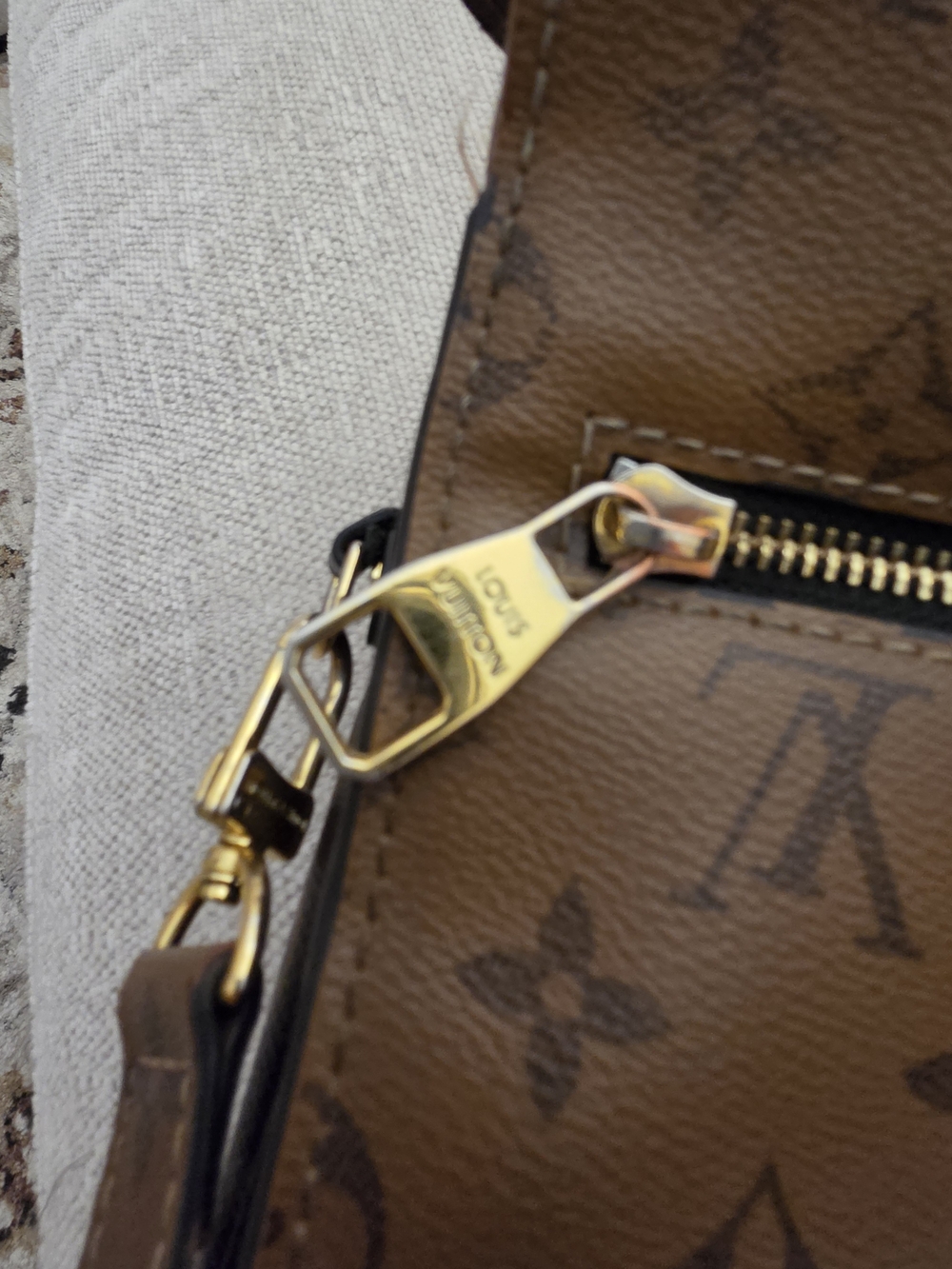 Louis Vuitton Reverse  Monogram Pochette Metis Shoulder Bag - Picture 8 of 11